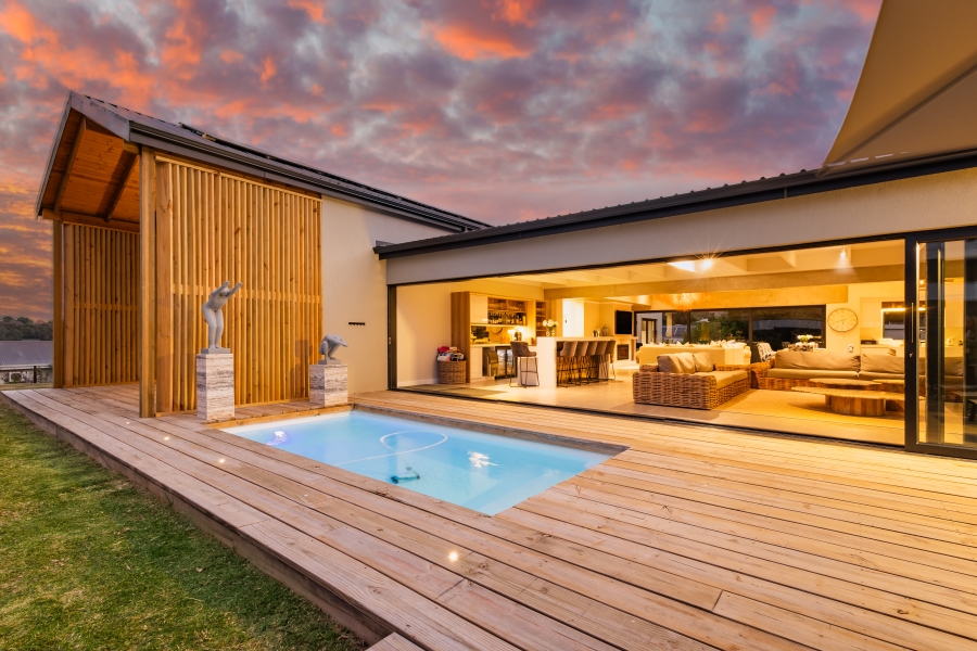 6 Bedroom Property for Sale in Brackenridge Western Cape